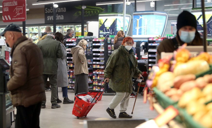 ZALIHE PIĆA I HRANA KUPITE NA VREME DA NE ''POLJUBITE VRATA'' MARKETA! Detaljan spisak radnog vremena poznatih supermarketa za praznike