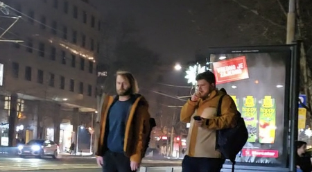 DOŠLI U BEOGRAD DA ORGANIZUJU PROTESTE I RUŠE SRBIJU Ovo su studenti špijuni iz Hrvatske koji su primećeni kod ETF-a (FOTO)