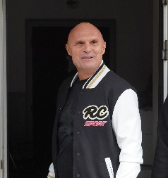 OVA FATALNA PLAVUŠA JE MILIJEVA ŽENA Ostavila je dečka zbog njega, a mlađa je od kompozitora 10 godina!