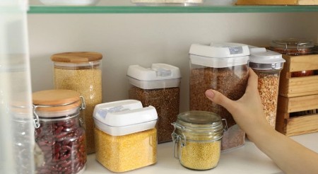 SVI BRŽE-BOLJE ZAČINE STAVE U TEGLE, A POJMA NEMAJU DA JE TO POGREŠNO Nikako ih nemojte čuvati u staklu, a evo i zašto