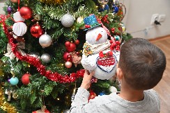 Imlek tradicionalno donirao novogodišnje paketiće domovima za nezbrinutu decu širom Srbije