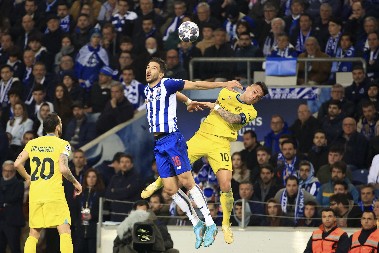 BOMBA NA POMOLU Srpski reprezentativac ima dve milionske ponude! Hoće li napustiti Evropu?