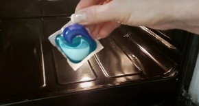 UZ OVAJ TRIK RERNA ĆE ZABLISTATI KAO DA STE JE TEK KUPILI Evo kako da sa tabletom za pranje sudova očistite šporet bez imalo napora