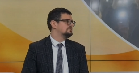 DOK ŠIRE PANIKU I STRAH U SRBIJI, SAVETUJU STUDENTE DA ZOVU STRANCE U POMOĆ Uigrana akcija Hrvata i Šolakovih medija (VIDEO)