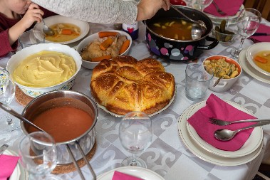 NEKO SAMO STAVLJA NOVČIĆ, A NE ZNAJU DA JE MNOGO VAŽNO I OVO STAVITI Privlači berićet, zdravlje i sreću u svaku kuću