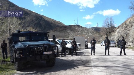 ŠTA KURTIJEVE FALANGE RADE SRBIMA NA BADNJI DAN! Pripadnici tzv. kosovske policije kod sela Gornje Kusce pretresali Srbe tražeći srpske zastave