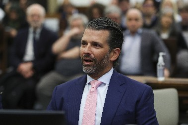 TRAMPOV SIN NAPUŠTA AMERIKU Odlazi na Grenland