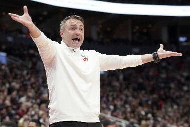 RAJAKOVIĆ PORAŽEN OD ADETOKUMBA Katastrofalno veče za Srbe u NBA ligi