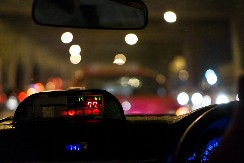 "OD HOTELA MOSKVA DO GALERIJE UZEO NAM JE 3.500 DINARA!" Prevarena devojka je bila PREPLAŠENA - na kraju mu je zapretila POLICIJOM!