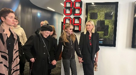 MAJKA JEDVA STOJI NA NOGAMA, BIVŠA VAN SEBE! Porodica Milorada Milinkovića stigla na komemoraciju (VIDEO)