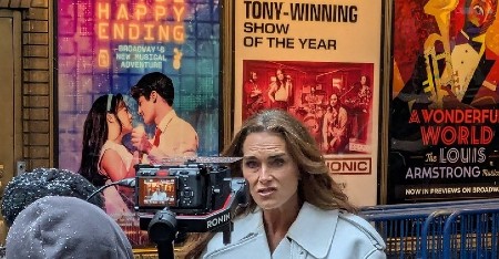 BELI MANTILI SU BOLJI OD CRNIH Ova boja nikada ne izlazi iz mode, izgleda savršeno i pristaje apsolutno svim ženama