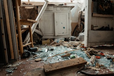 PODSTANAR OD GARSONJERE NAPRAVIO KOKOŠINJAC Stanodavac zatekao pakao u stanu, kad je ušao unutra, prevrnuo mu se želudac!