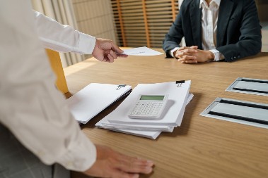 IMA LI GORE OD OVOGA AI kriva za sve – Globalne banke ukidaju radna mesta