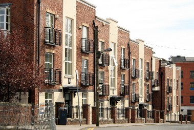 RASTUĆI TROŠKOVI STANOVANJA UGROŽAVAJU ZAPOŠLJAVANJE Poslodavci muku muče da pronađu radnike