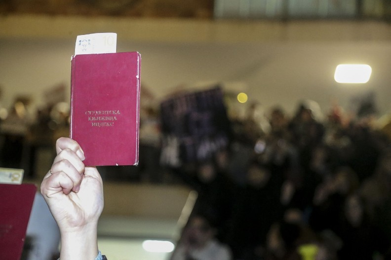 KOLUMNA DRAGUTINA MATANOVIĆA: Udar stranaca na Srbiju preko "studentskih" anarhista