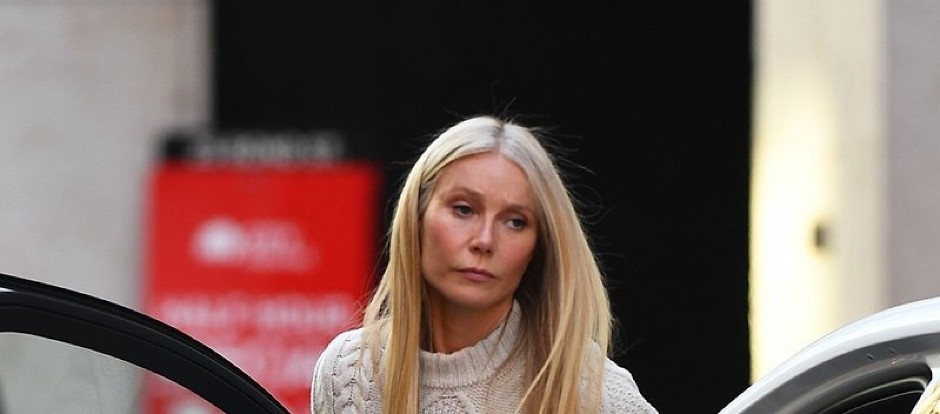 OVAJ DŽEMPER JE PRVA LIGA Mekana rolka greje vrat, a dugi rukavi čuvaju ruke od zime, savršen izbor za elegantne dame