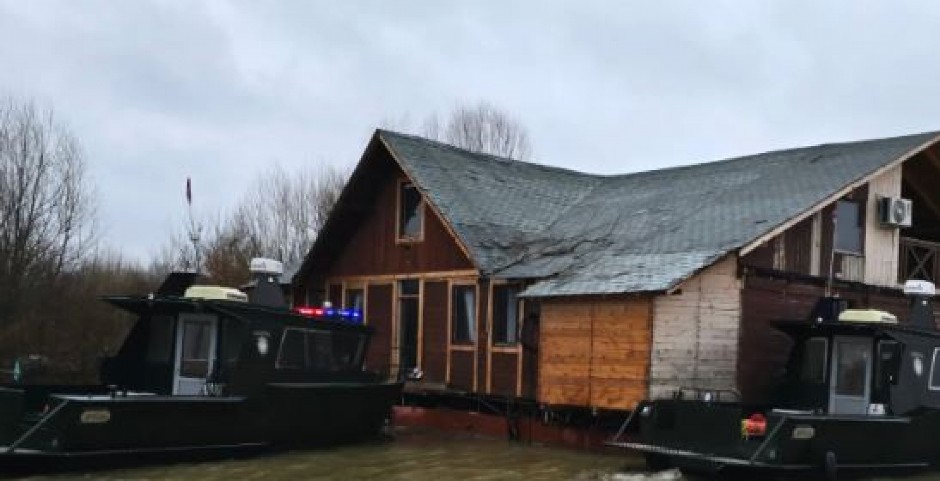 PRVI SNIMCI SPLAVA KOJI SE OTKAČIO NA SAVI! Tri tima ronilaca žandarmerije na terenu