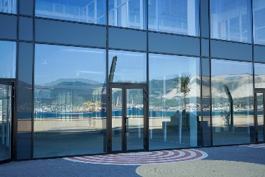 POSLOVNI PROSTORI U SRBIJI SVE ČEŠĆE ZVRJE PRAZNI Slično je i u Nemačkoj, ali postoji ključna razlika