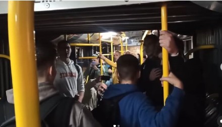 JEZIV NAPAD U AUTOBUSU U ZAGREBU! Ljudi su vrištali: Huligani upali sa pištoljem i suzavcem, pa krenuli da MLATE