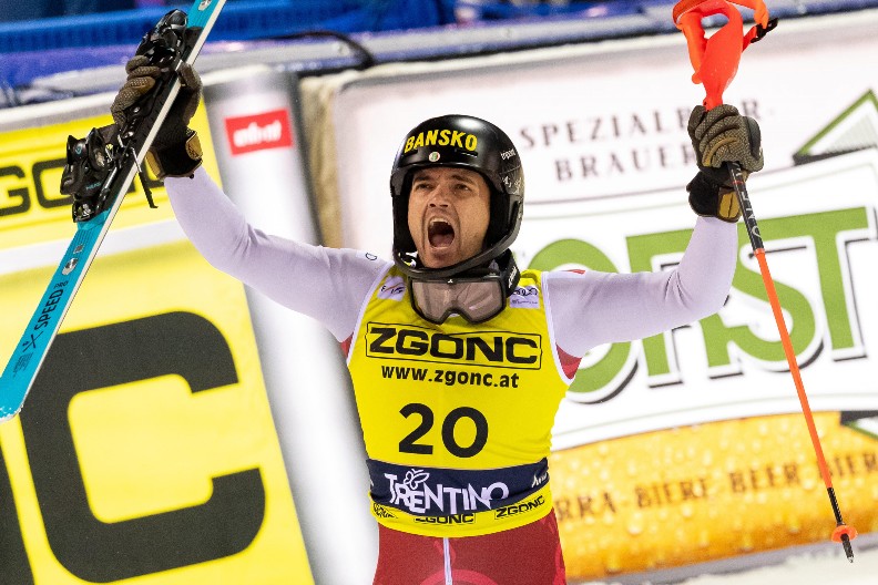 VULKAN EMOCIJA POSLE MADONE Komšije slave pobedu posle 45 godina, a jedva ostao živ!