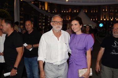 "VOLI DA MI KUPUJE, GOVORI MI DA SAM PRESKROMNA" Trideset devet godina mlađa izabranica Lazara Ristovskog progovorila o njegovoj galantnosti