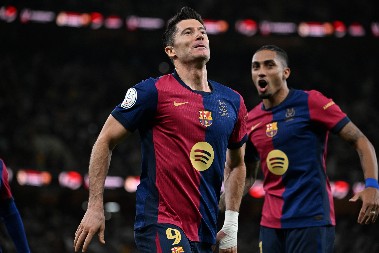 SPEKTAKL U DŽEDI Petarda Barselone protiv Reala za novi trofej Superkupa