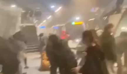 PUTNICI RAZBIJALI VRATA DA POBEGNU IZ TRAMVAJA! U jezivom sudaru povređeno 68 osoba, za tri decenije ne pamte ovakav užas! (VIDEO)