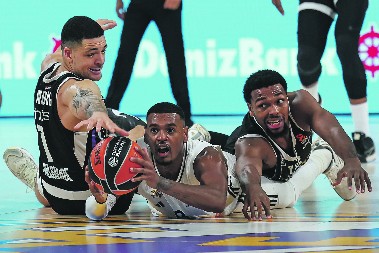 POVREDE, BOLEST, PASOŠ... „Parni valjak“ nad ambisom