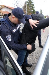 OTEO PARE IZ KAFANE, PA KIDNAPOVAO I KONOBARA Neobična pljačka u Bijeljini uoči Nove godine