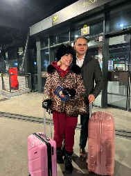 JOVANA JEREMIĆ OTPUTOVALA U AMERIKU Dragan je ispratio, a evo sa kim će voditeljka biti tamo (VIDEO)