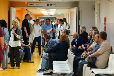 SRPSKE AMBULANTE PUNE PACIJENATA, SVI SE ŽALE NA ISTE SIMPTOME! Zbog širenja zaraze, lekari doneli ovu odluku