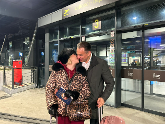 MNOGIMA JE PROMAKAO OVAJ DETALJ Jovana Jeremić u Ameriku ponela i ovu stvar, ne odvaja se od nje (VIDEO)