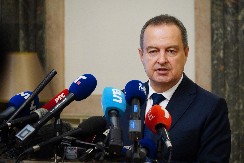 PIJANI SE POTUKLI ISPRED PRAVNOG, SADA OPTUŽUJU VUČIĆA Dačić: Oštećeni nisu hteli da daju izjave