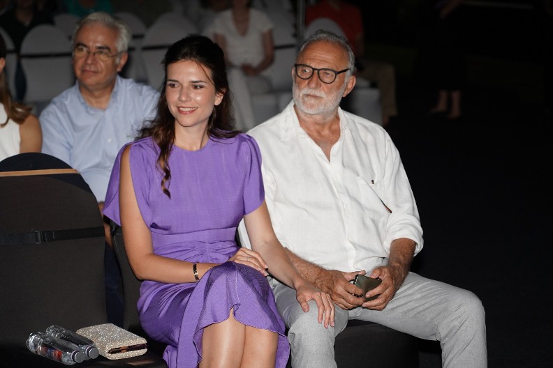 LAZAR RISTOVSKI VERIO ANICU LAZIĆ? Pokazala prsten javno, svi se pitaju da li glumac staje na ludi kamen sa 39 godina mlađom