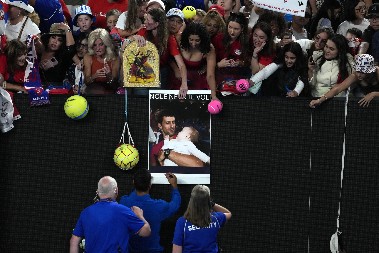 SRBE NE DIRAJTE Oglasio se Sinerov trener zbog haosa na Australijan openu, novinarka ga prekinula i svima zapušila usta jednom za sva vremena