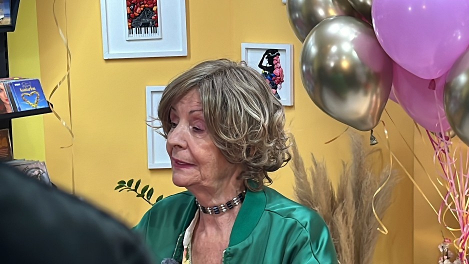 RODNU KUĆU LEPE LUKIĆ BANKA PRODALA ZBOG DUGOVA! Pevačica prima tri penzije, a evo kako se izjasnila o gubitku nekretnine u kojoj je odrasla