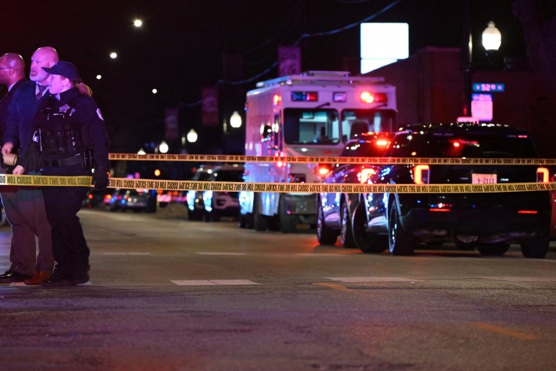 SELA NA USVOJENOG SINA I UBILA GA! Žena od 154 kilograma optužena za UBISTVO!