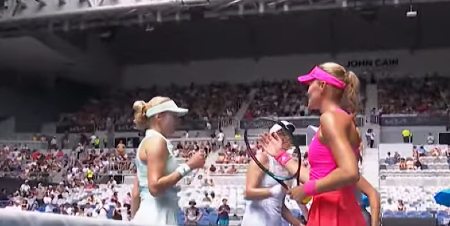 NOVI SKANDAL TRESE MELBURNU Teniserka iz Ukrajine nije htela da se pozdravi sa Srpkinjom (VIDEO)
