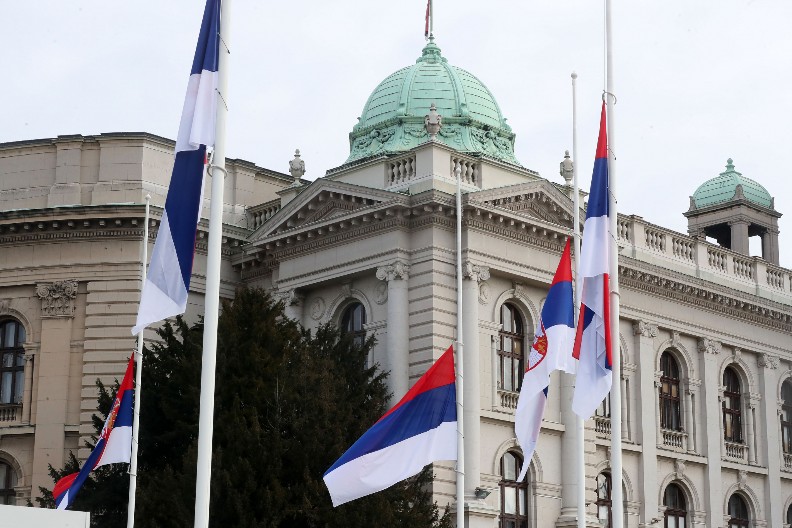 DANAS JE U SRBIJI DAN ŽALOSTI Zastave na pola koplja zbog stradalih u Barajevu, ovo su PRAVILA PONAŠANJA