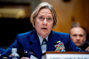 ONA JE PRVA NA TRAMPOVOM UDARU Jedina je žena na čelu dela oružanih snaga SAD