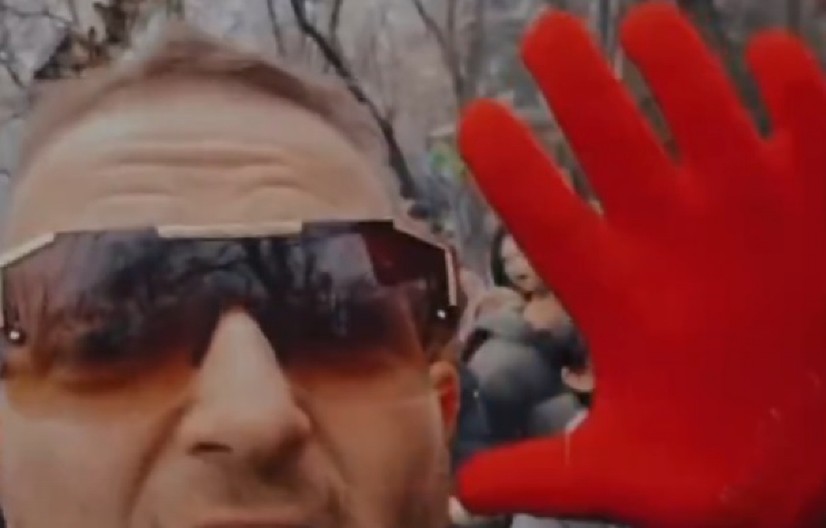 ****** SE NA KRSNU SLAVU UDAVILA DABOGDA Grozomorno vređanje od strane učesnika protesta - to su naše majke, sestre i ćerke! (VIDEO)