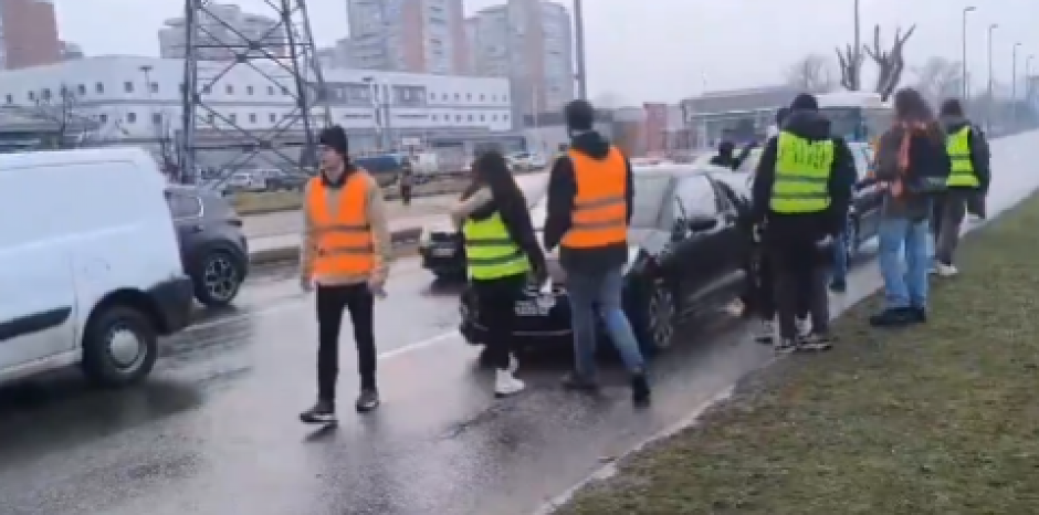 POZNATO STANJE STUDENTKINJE KOJA JE JUČE UDARENA KOLIMA TOKOM PROTESTA NA NOVOM BEOGRADU