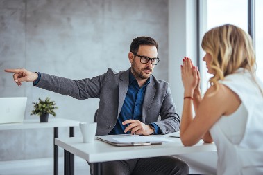 DOBILA POSAO, ALI NAKON DVE NEDELJE DOŽIVELA UŽAS Zbog onog što je saznala, usledio je momentalni otkaz, SADA JEDVA IMA ZA HRANU!