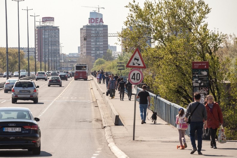 MOMAK IZ PROVINCIJE BRUTALNO OPLEO PO BEOGRAĐANIMA ''Čudan narod koji ne zna da komunicira'', objava izvazvala haos na mrežama!