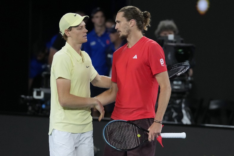 SJAJAN GEST SINERA Zverev plakao posle poraza, Italijan mu prišao i tešio ga (VIDEO)