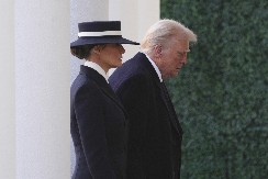 ŠTA JOJ SE DESILO SA OČIMA? Isplivale Melanijine fotografije kada je imala 17 godina, neko bi rekao — neprepoznatljiva