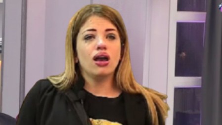 "HTEO JE DA MI UBIJE MAJKU I BAKU, DRŽALA SAM PIŠTOLJ" Potresna ispovest rijaliti učesnice od koje se ledi krv u žilama, ovo su svi detalji!