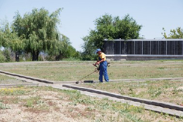 RADI ONO OD ČEGA SVI BEŽE KAO ĐAVO OD KRSTA, ALI MASNO ZARAĐUJE Od dodatnog posla vikendom, uspeo sebi da kupi kuću! (VIDEO)