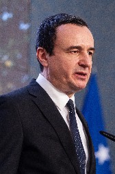 PROGLAŠENA OPŠTA MOBILIZACIJA U KURTIJEVIM REDOVIMA, LAŽNI PREMIJER ŠALJE AUTOBUSE U NEMAČKU! "Vidite šta radi, otima nam hleb iz usta"