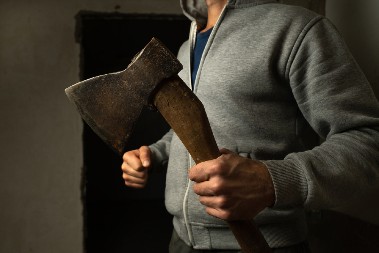 SERGEJ (31) UBIO GOSTE SEKIROM Nije mogao da ih izbaci iz kuće pa napravio masakr, HOROR u Rusiji